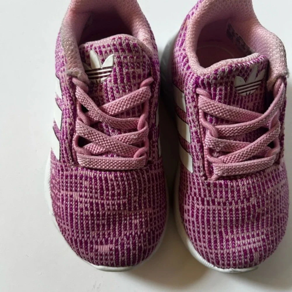 Adidas Swift Run 22 Kids Pink Sneakers- size 5